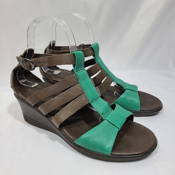 keen sandals size 8